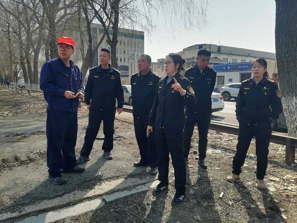 整治大环境 建设雷锋城 我市地方铁路沿线小开荒整治启动